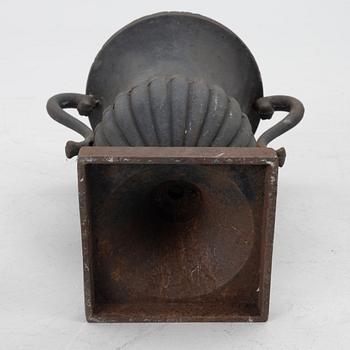 Trädgårdsurnor, ett par, sent 1900-tal.