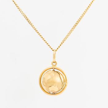 A 18K gold necklace.