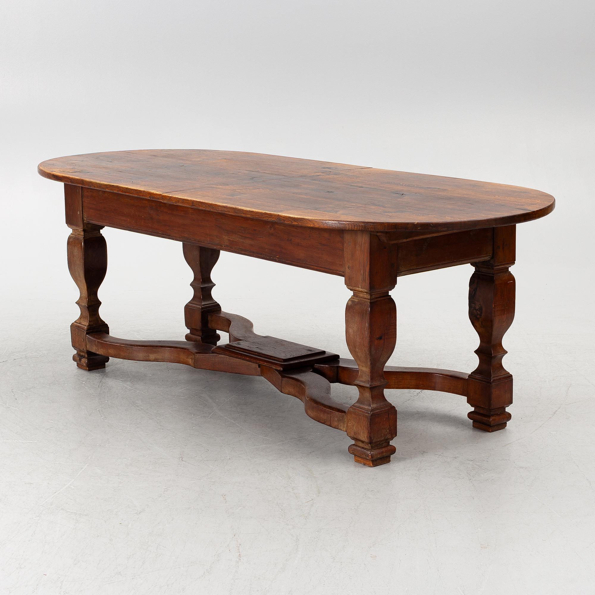 An oak dining table, Baroque early 18th century and Baroque style 19th/20th century.