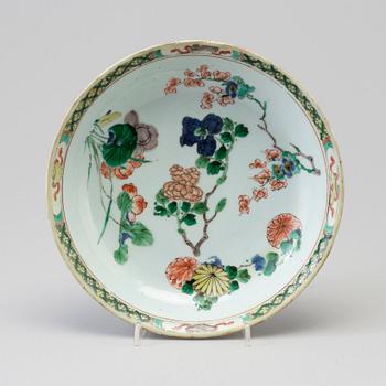 SKÅLFAT, porslin. Qingdynastin, Kangxi (1662-1722).