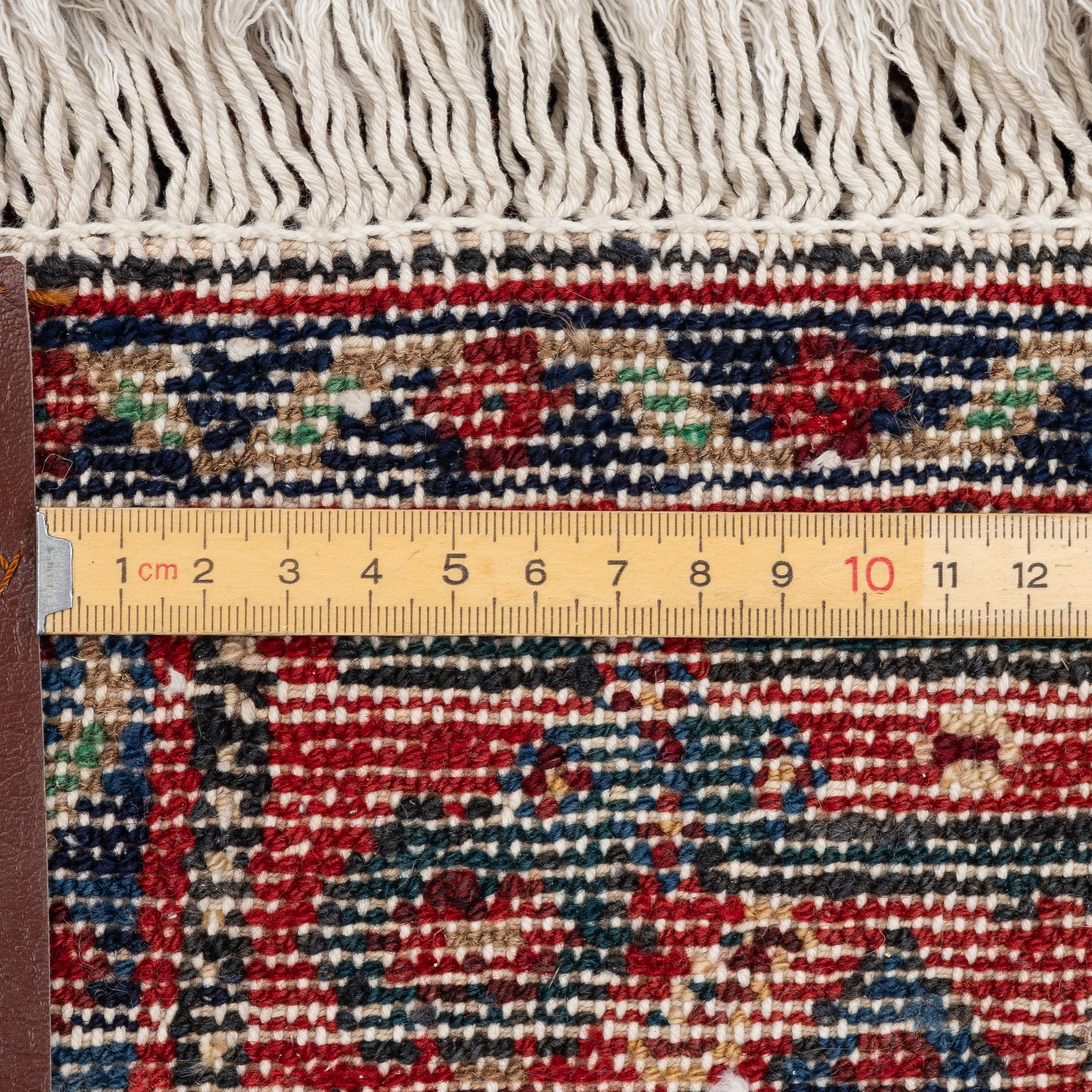 Matta, Senneh ca 330 x 205 cm.