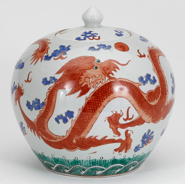 LOCKURNA, porslin, Kina, 1900-tal.