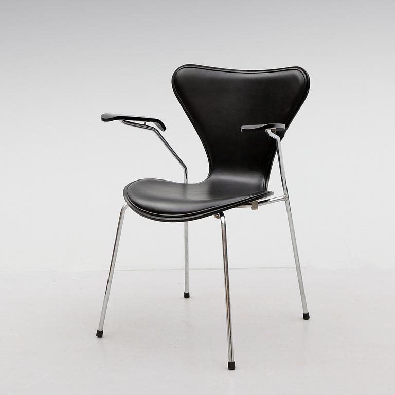 KARMSTOL, "3107", Arne Jacobsen för Fritz Hansen, Danmark, 1900-talets slut.