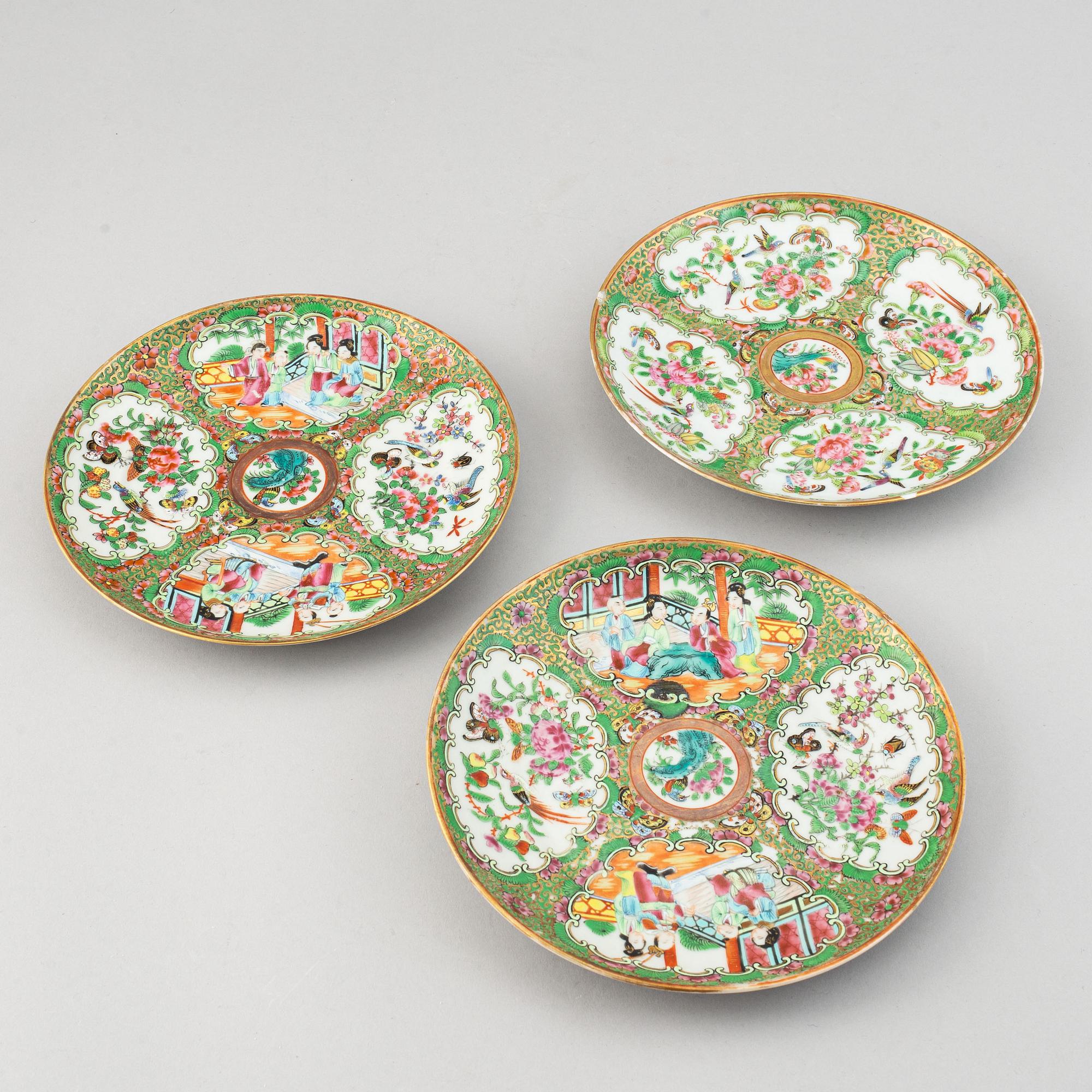 A part Canton famille rose service, Qing dynasty, late 19th century (12 pieces).