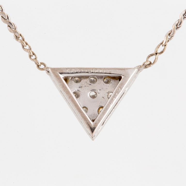 18K gold and eight-cut diamond trangle necklace.