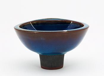 A Wilhelm Kåge 'Farsta' stoneware bowl, Gustavsberg 1950's.