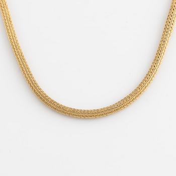18K gold necklace.