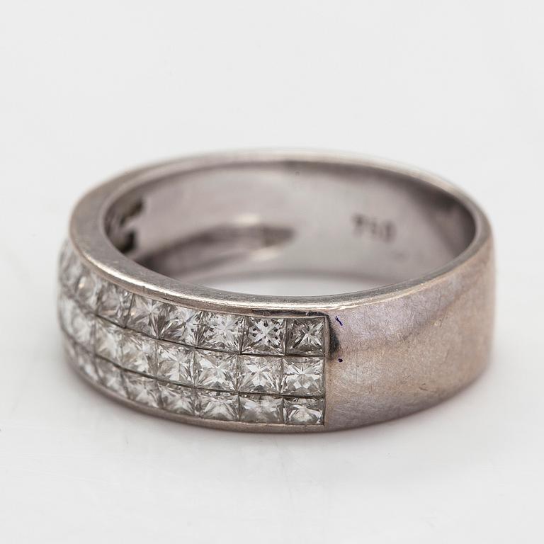 Ring, 18K vitguld med prinsesslipade diamanter ca 1.12 ct totalt. Oulun Koru, 2001.