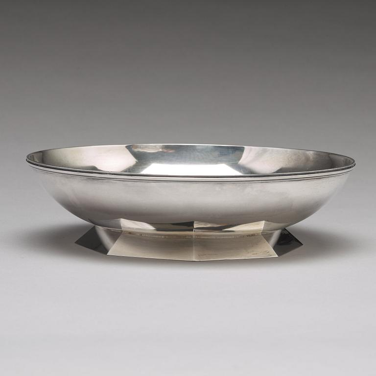 Wiwen Nilsson, a sterling silver bowl "Kungaskålen/The King's bowl", Lund, Sweden 1969.
