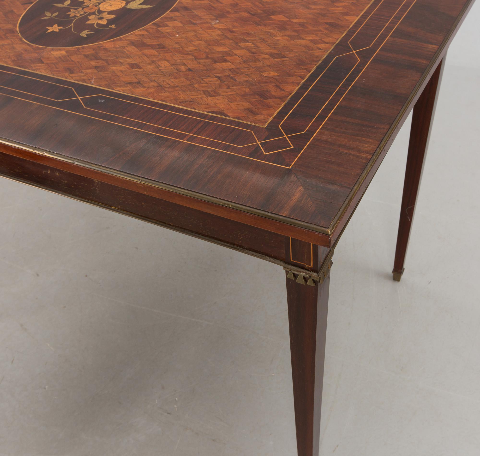 SKRIVBORD, gustaviansk stil. Omkring 1900.