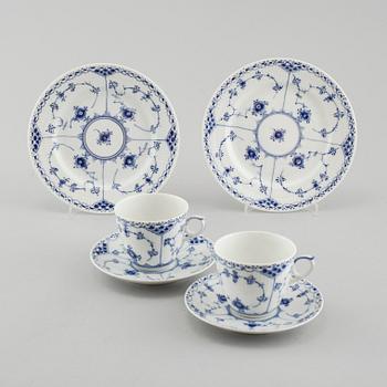 24 pieces of Musselmalet porcelain, made by Royal Copenhagen, 20th  century.