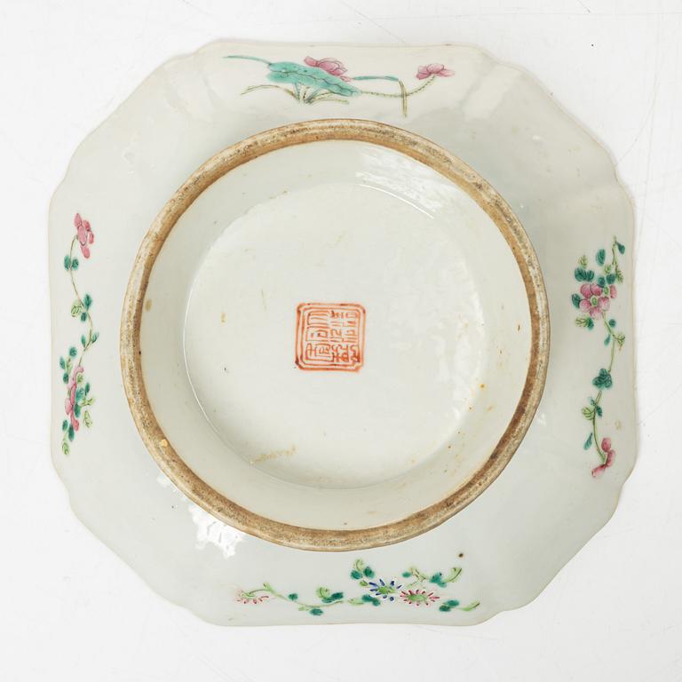 Fat samt vas, porslin. Qingdynastin, 1700/1800-tal.