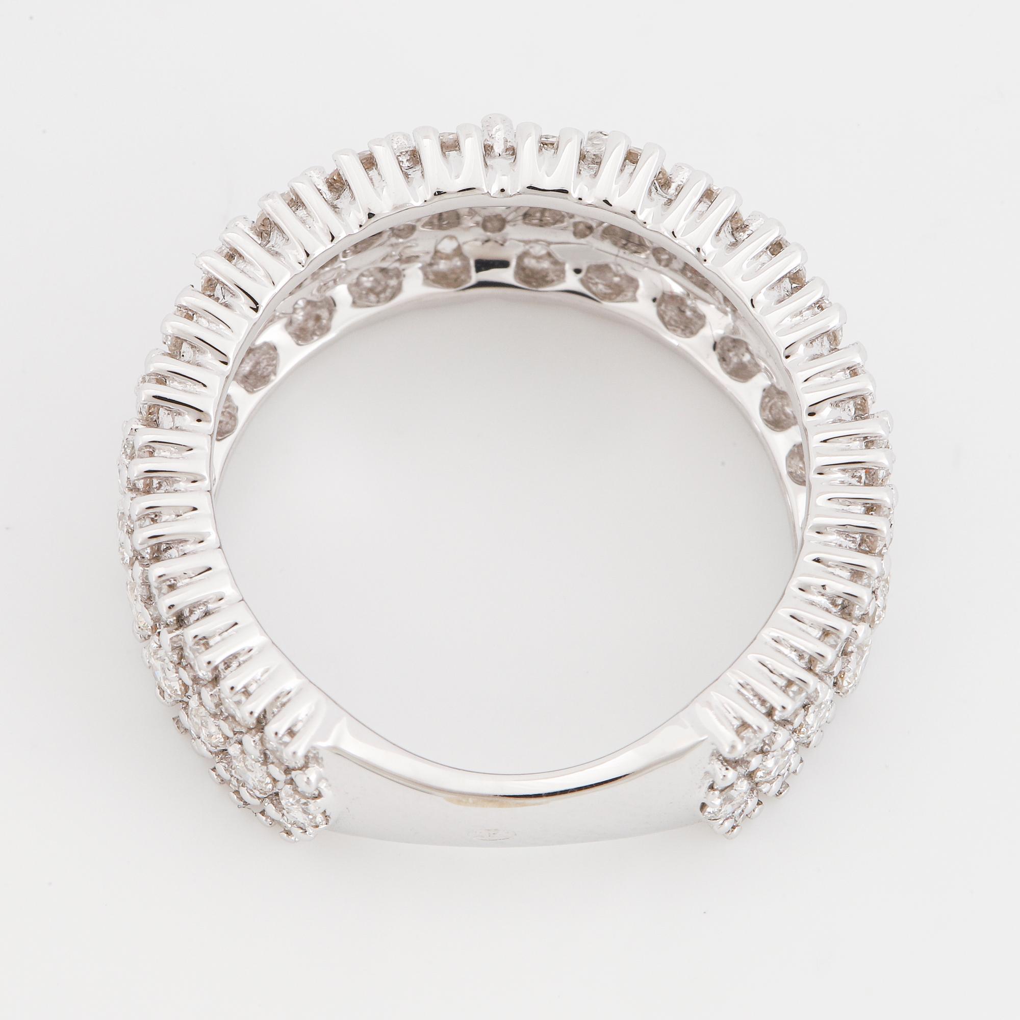 Round brilliant-cut diamond ring.