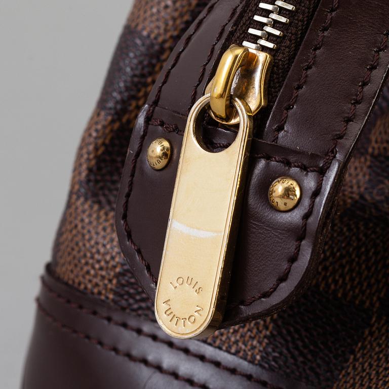 A bag by Louis Vuitton, "Knight's bridge".