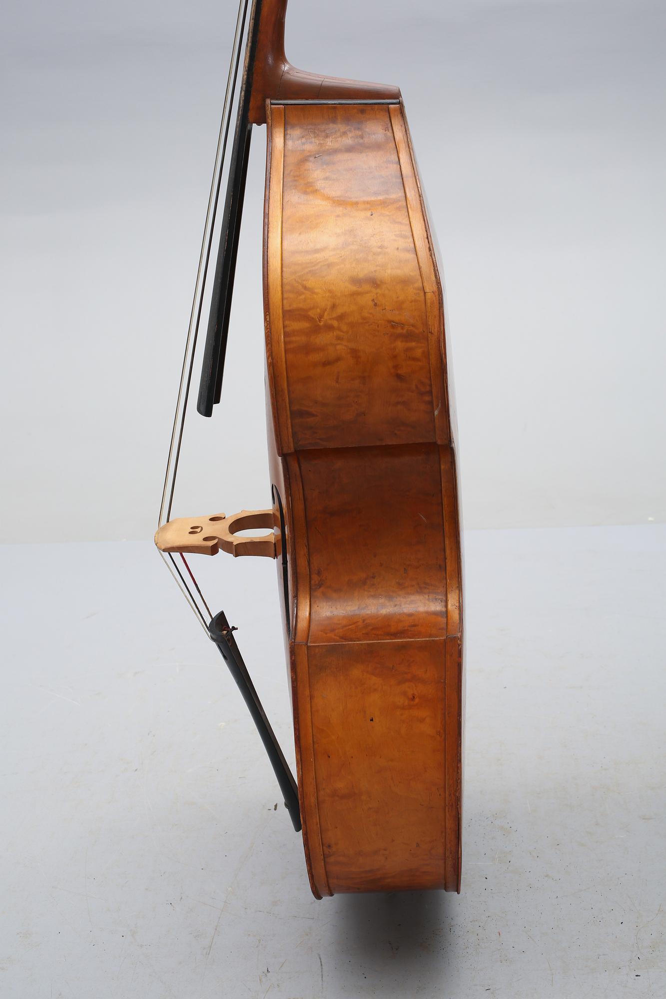 KONTRABAS, 1900-tal.