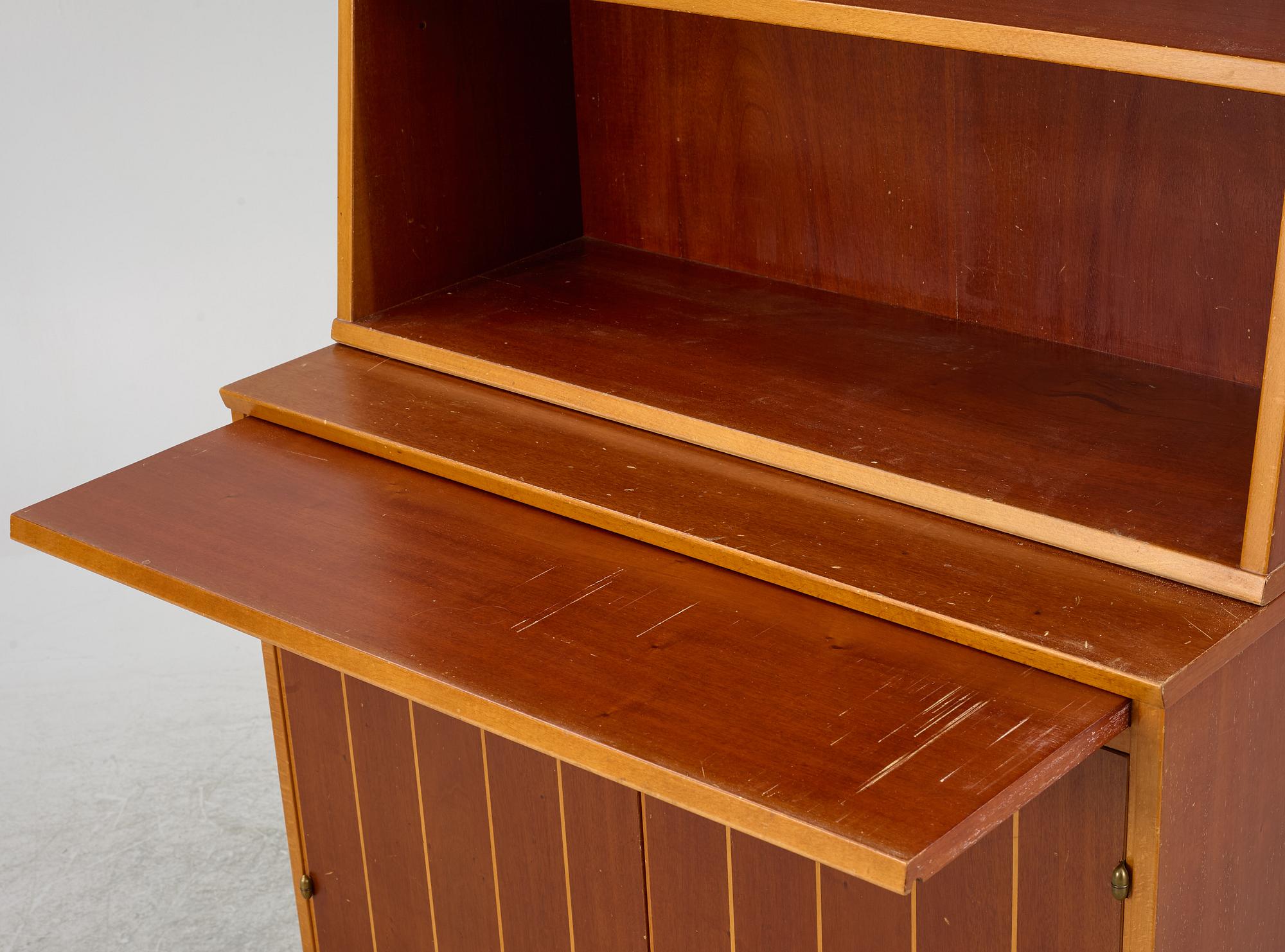 Bokhylla med underskåp, 1960-tal.