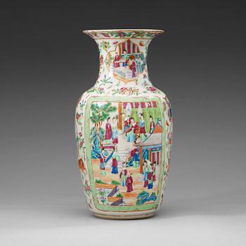 263. A famille rose Canton vase, Qing dynasty, 19th Century.