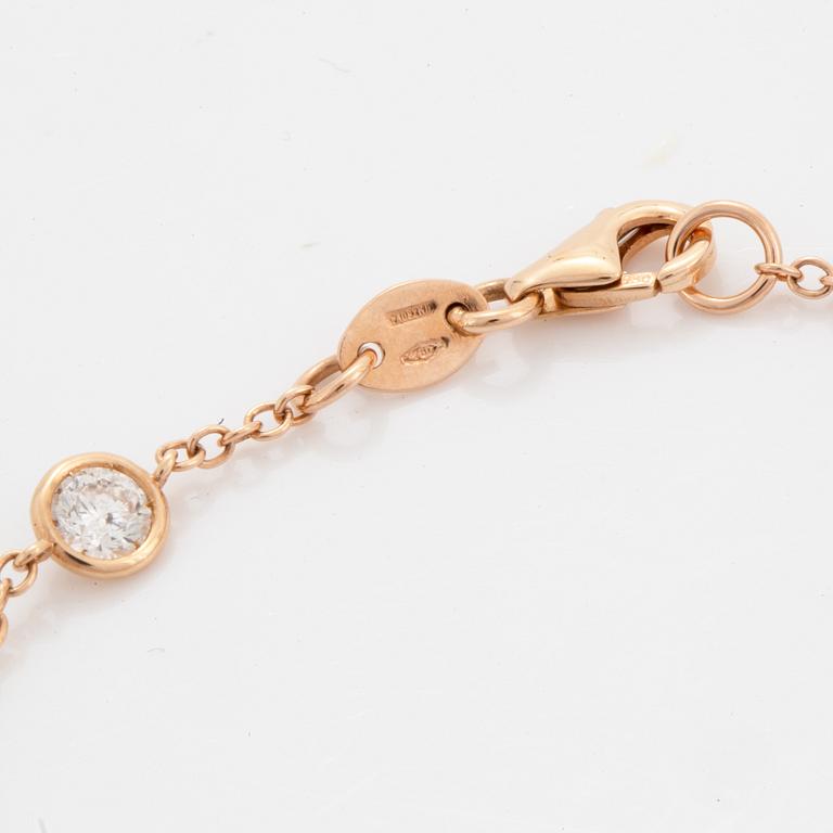 Brilliant-cut diamond bracelet.
