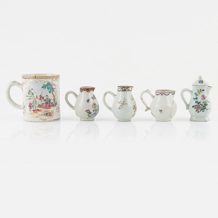 A porcelain mug and four creamers, China, 18th centruy.