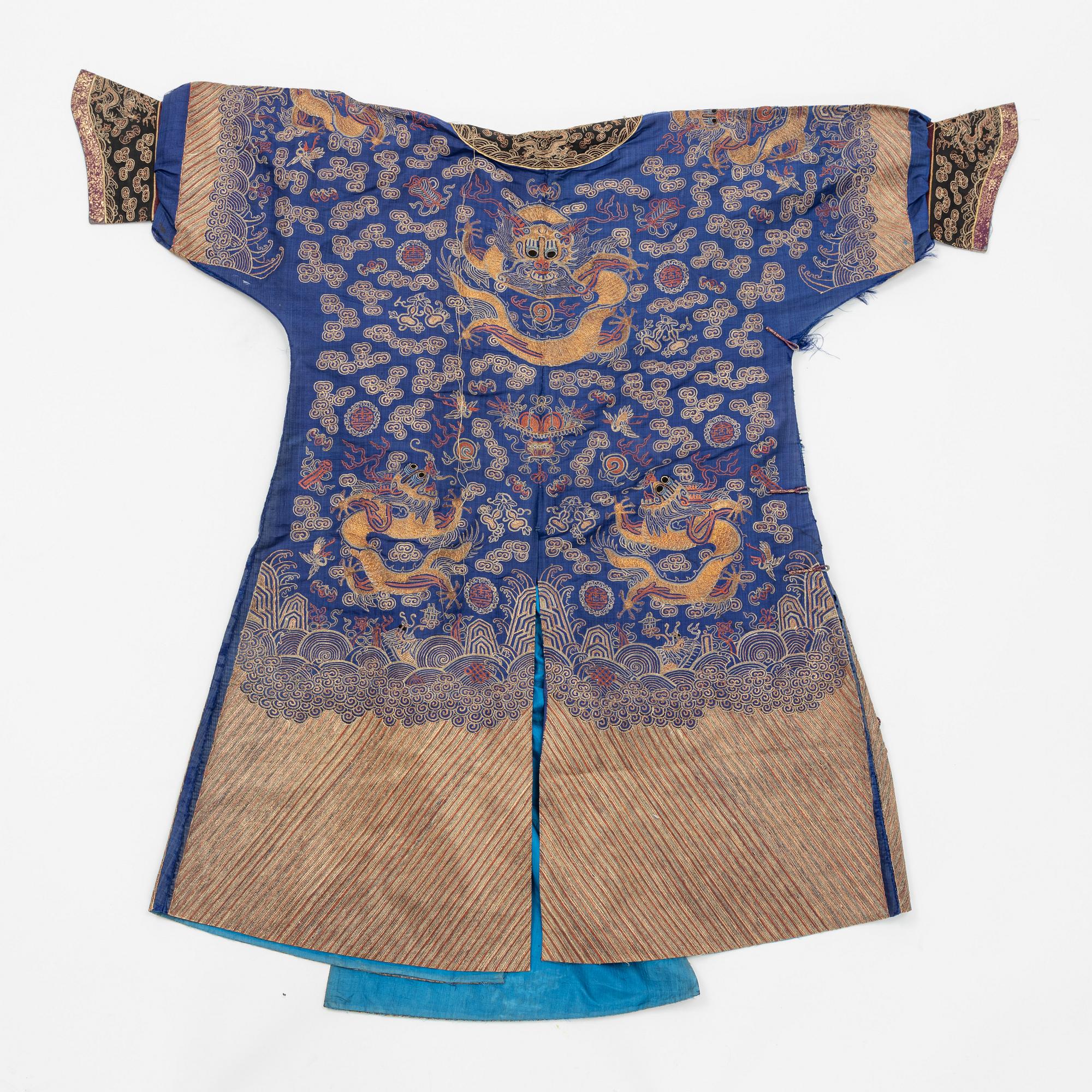 A chinese emboidered silk robe, early 20th Century.