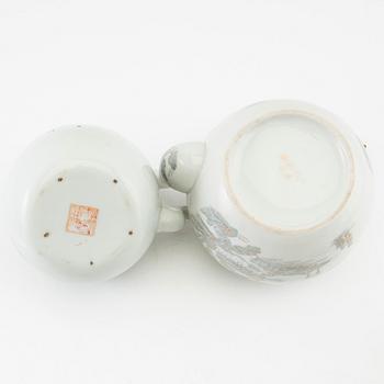 A set of four Chinese tea pots, 20th century.