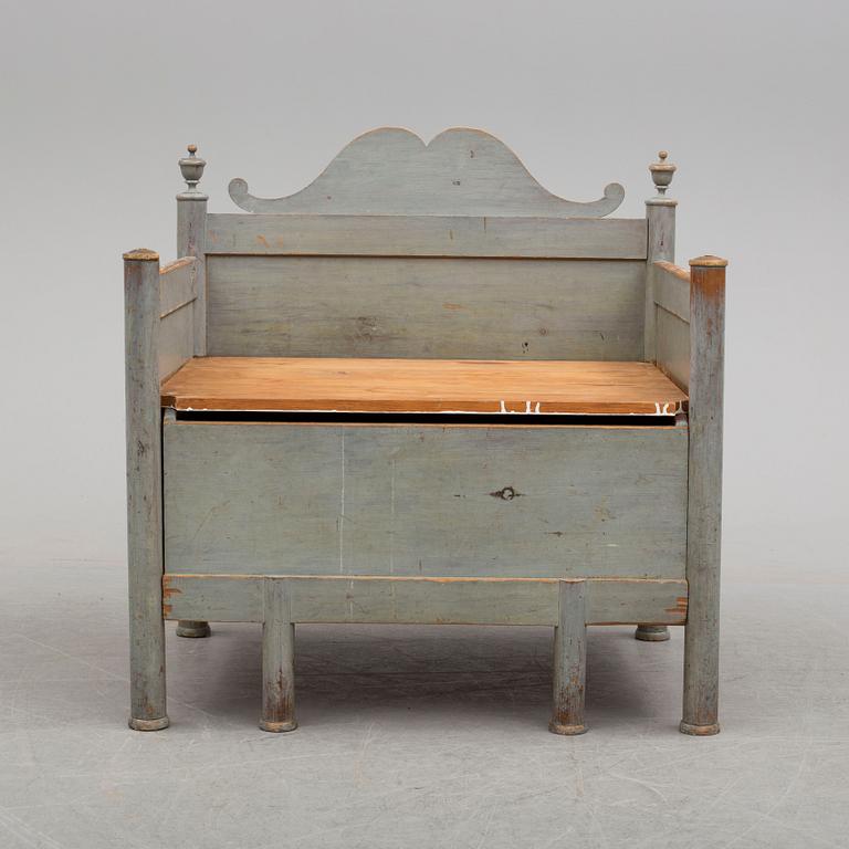 BARNSÄNG/STOL/FÖRVARING, 1800-tal.