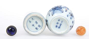 SNUSFLASKOR, 2 st, porslin, Kina, 1800-tal.