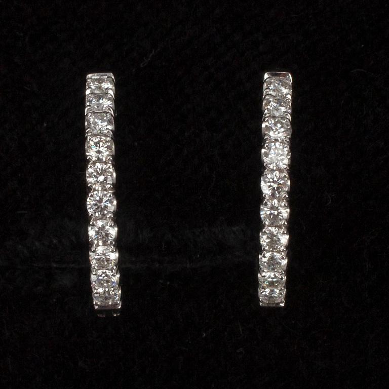 ÖRHÄNGEN, diamanter tot. 0.48ct, vitguld 18K. Vikt 3 g.