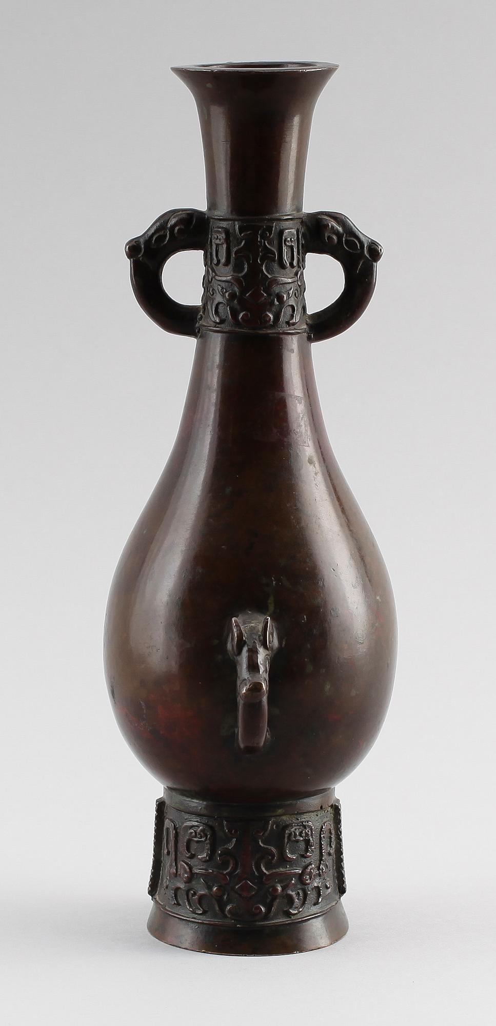 VAS, brons, Japan, 1900-talets första hälft.