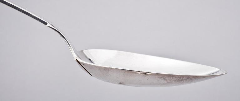 RAGUSKEDAR, ett par, silver, Carl Tengstedt, Göteborg, 1831. Vikt 225 g.