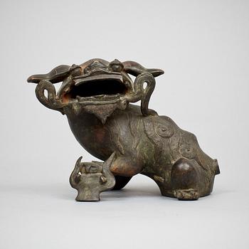 FIGURIN, brons. Kina 1800/1900-tal.