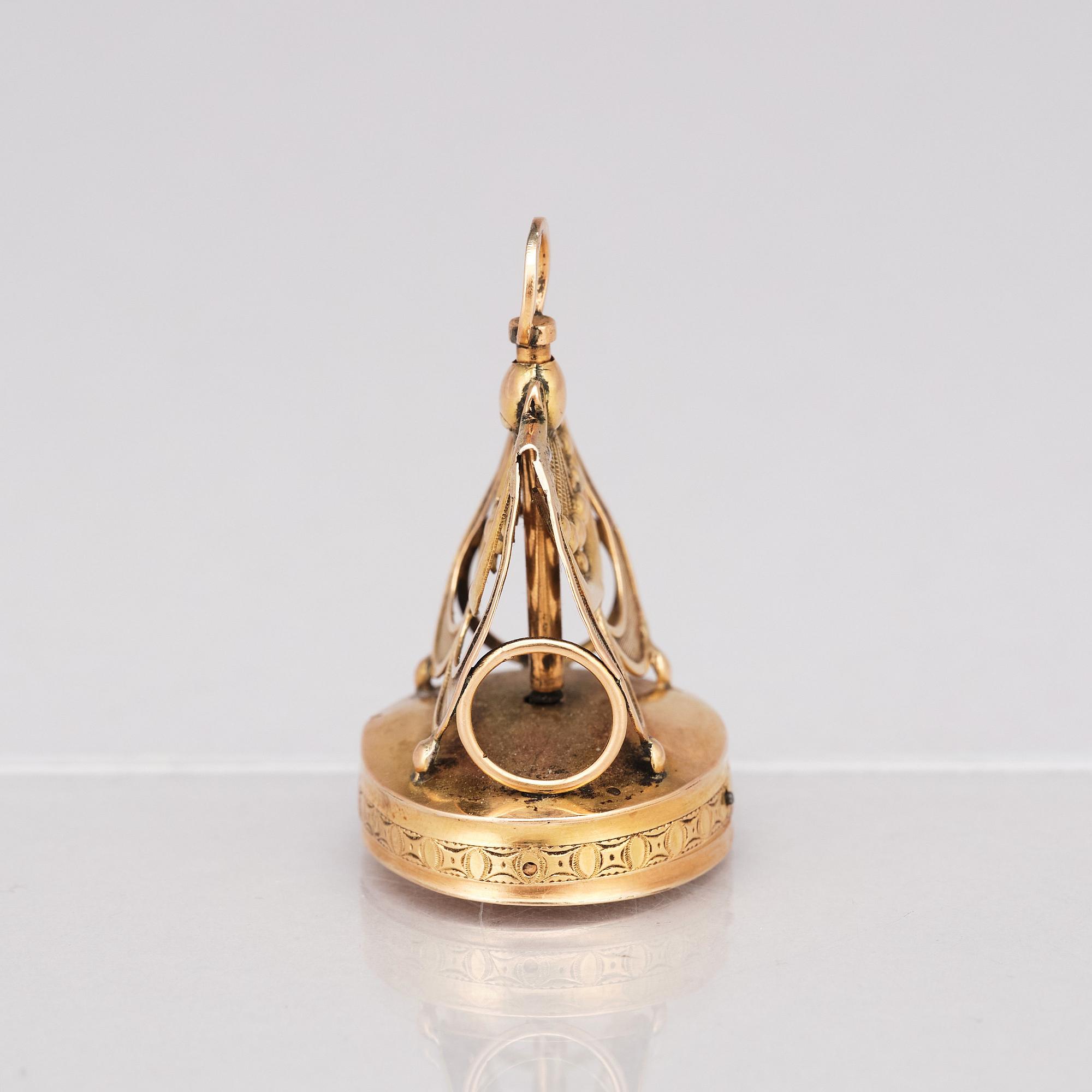 A gold musical fob seal. 19th Century.