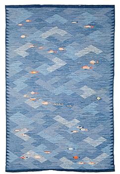 556. CARPET. "Fiskar". Flat weave and tapestry weave. 323 x 216,5 cm. Designed by Elsa Gullberg.