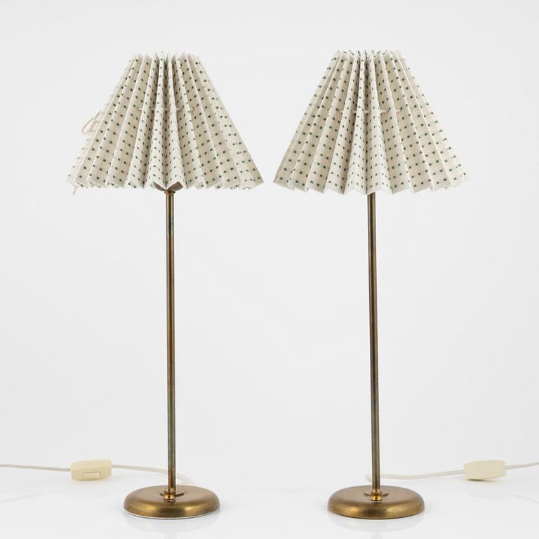 Harald Notini, bordslampor, ett par, modell " 15288", Arvid Böhlmarks Lampfabrik, 1900-talets mitt.