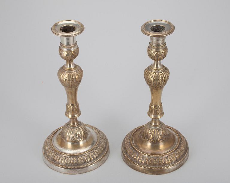 LJUSSTAKAR, ett par, försilvrad brons, Louis XVI-stil, ca 1800.