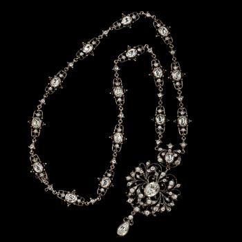 COLLIER, silver samt pastestenar, importstämplat, omkring 1900.-talets mitt. Vikt 42 g.