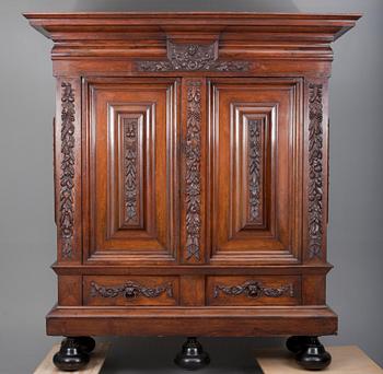 SKÅP, valnöt, barock, Tyskland 1700-talets början.
