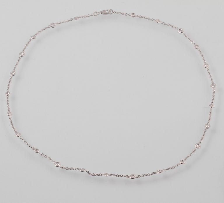 COLLIER, 18K vitguld med 24 briljantslipade diamanter ca 1.02 ct. Vikt 4,4 gram.