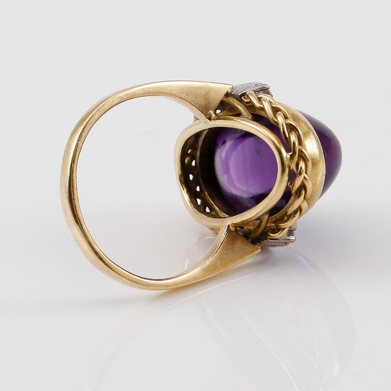 RING, 18K guld, ametist samt 6 mindre diamanter.