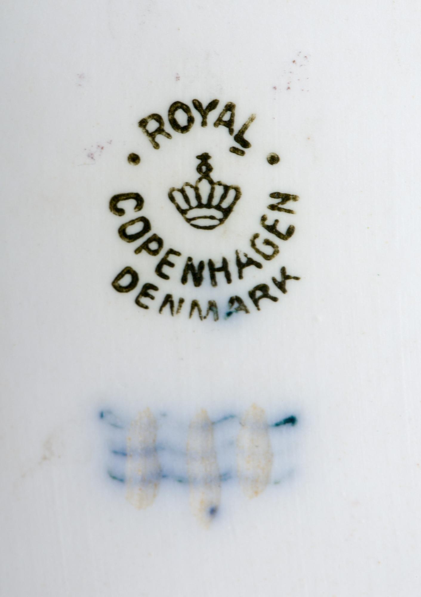 SERVERINGSFAT, porslin. Royal Copenhagen, Danmark.
