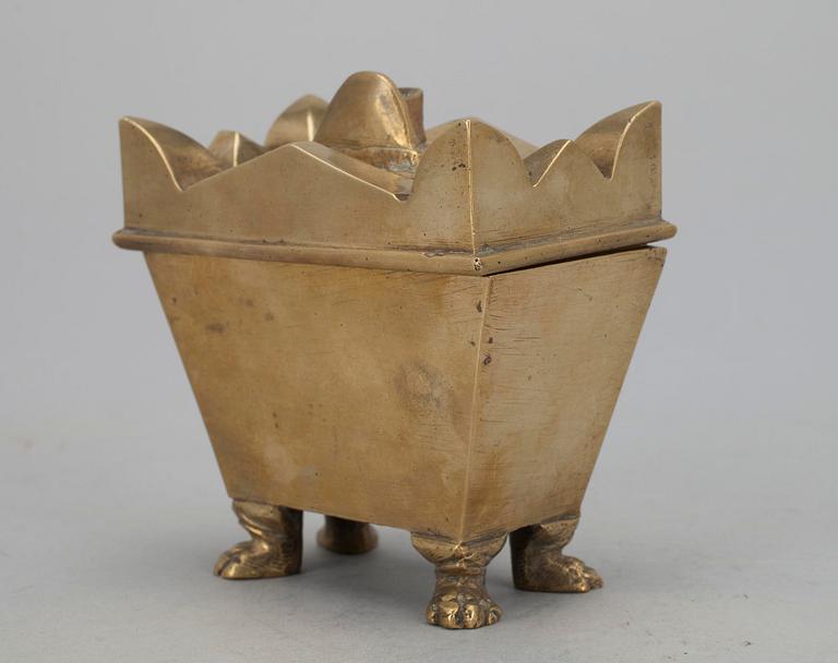 SOUVENIR/ASK i form av Napoleons sarkofag, brons.