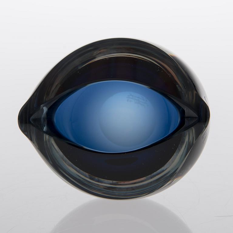 a KF 233 glass bowl / vase, signed K. Franck Nuutajärvi Notsjö -63. In production 1951-1968.
