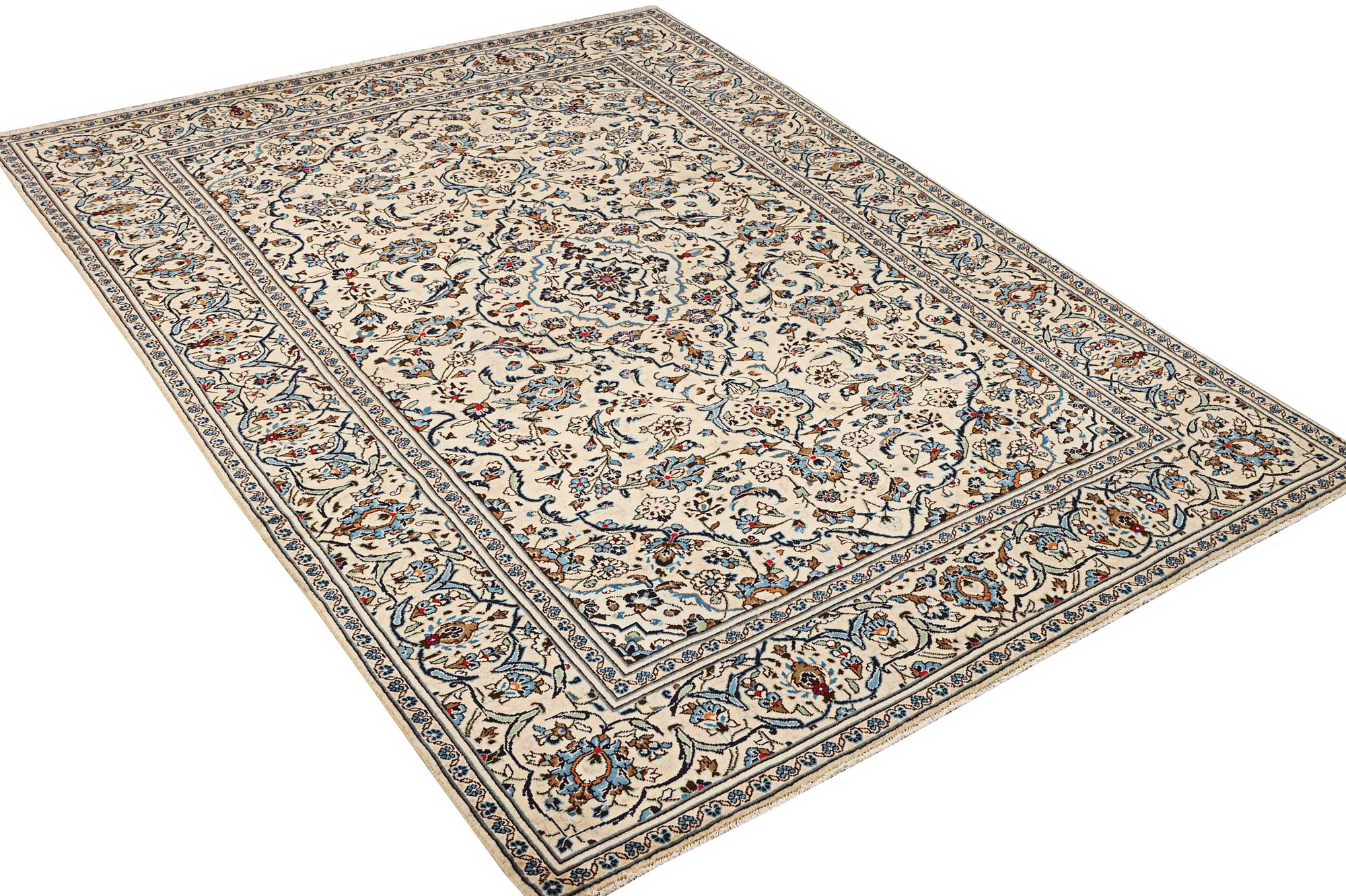 A Kashan carpet, c. 290 x 197 cm.
