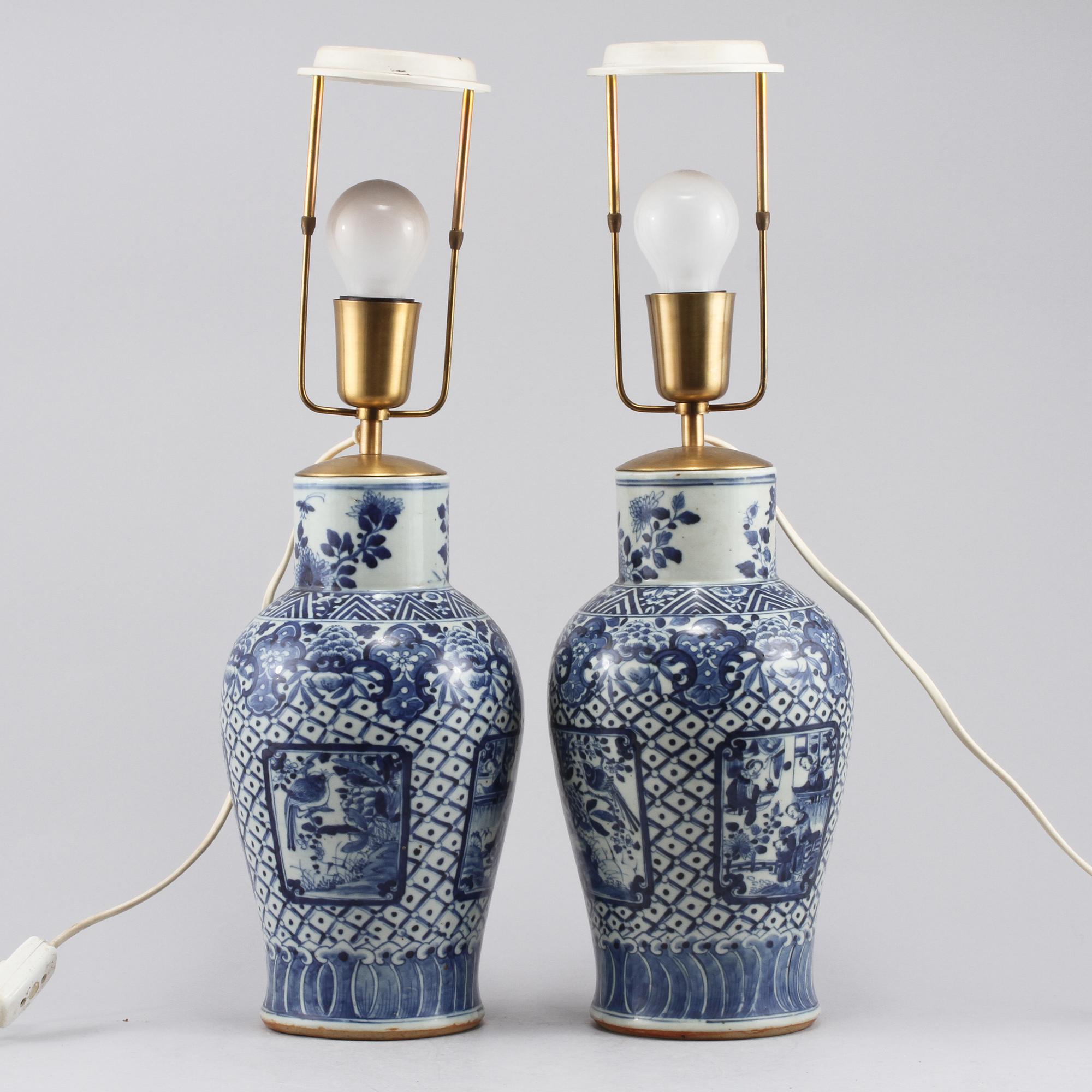 BORDSLAMPOR, ett par, porslin, Kina, 1700/1800-tal.