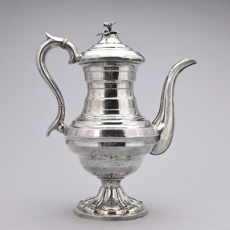 KAFFEKANNA, silver, Carl Nyström Stockholm 1850. Total vikt ca 950 gram.