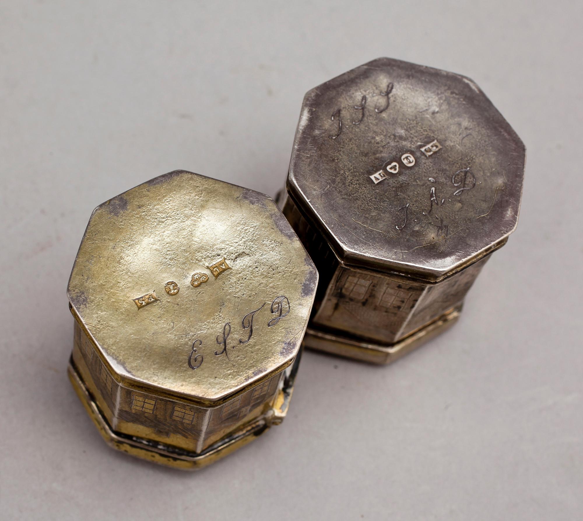 LUKTDOSOR, ett par, silver, Adrian Lilja, Karlskrona, bla 1869. Tot vikt ca 53g.