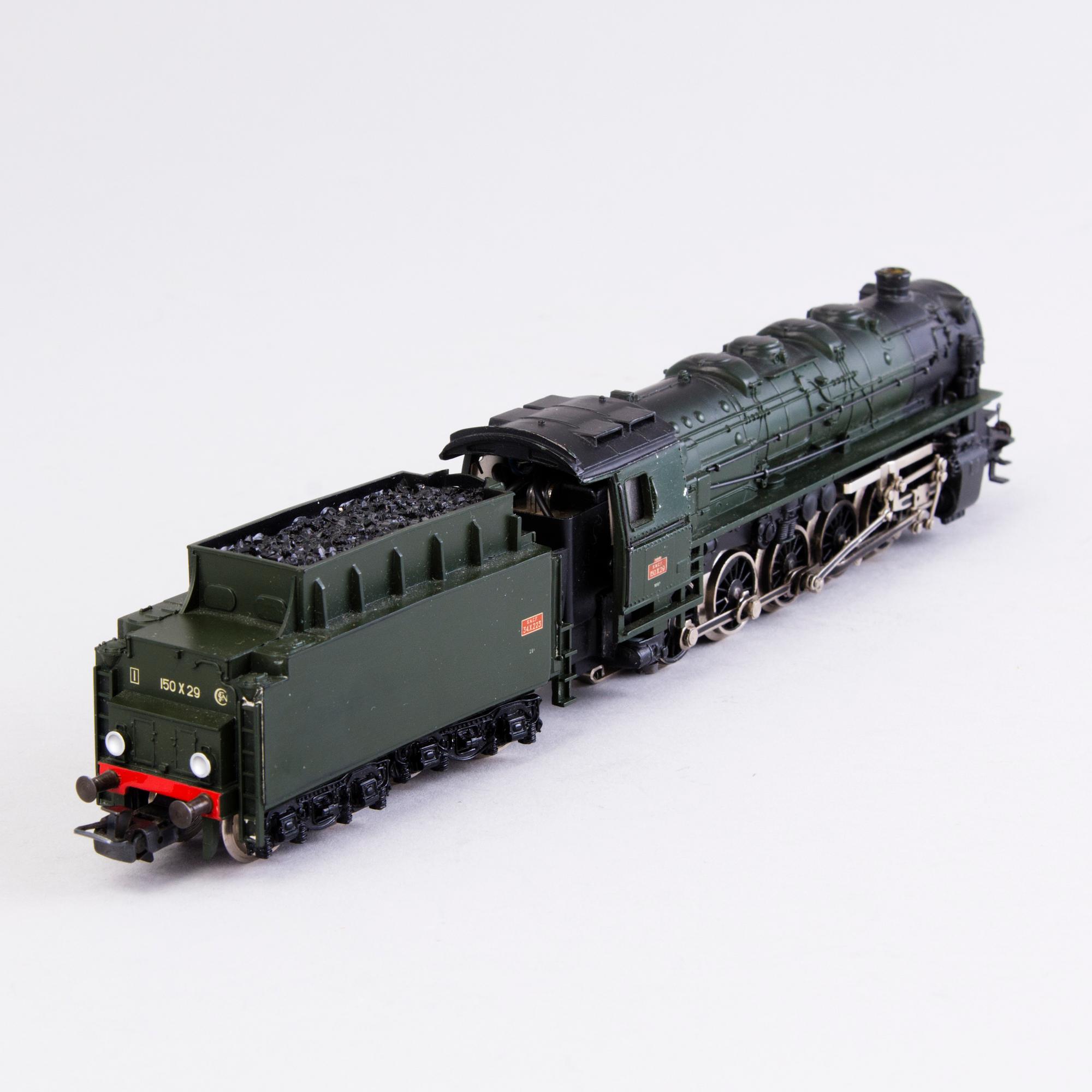 MÄRKLIN, sähkövetureita, 2 kpl ja vaunu, Saksa.