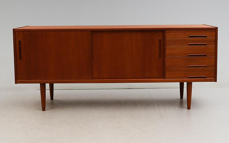 SIDEBOARD, "Trento", Nils Jonsson, Troeds, Sverige, 1900-talets mitt.