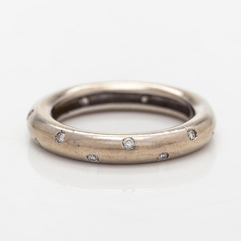 Ring, briljantslipade diamanter, 18K vitguld.
