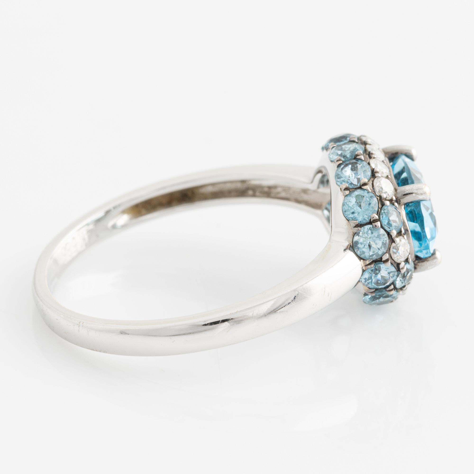 Ring, vitguld med topaser och små briljantslipade diamanter.